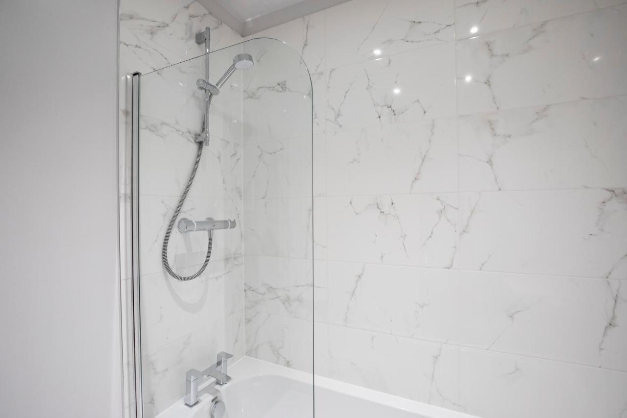 Elliot Oliver - Chic 2 Bedroom Town Centre Apartment Cheltenham Exteriör bild