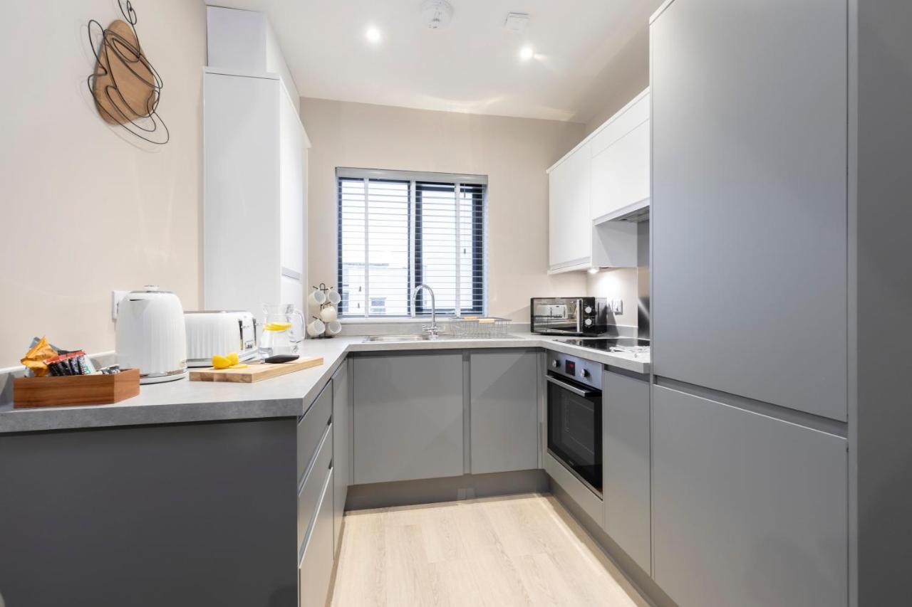 Elliot Oliver - Chic 2 Bedroom Town Centre Apartment Cheltenham Exteriör bild