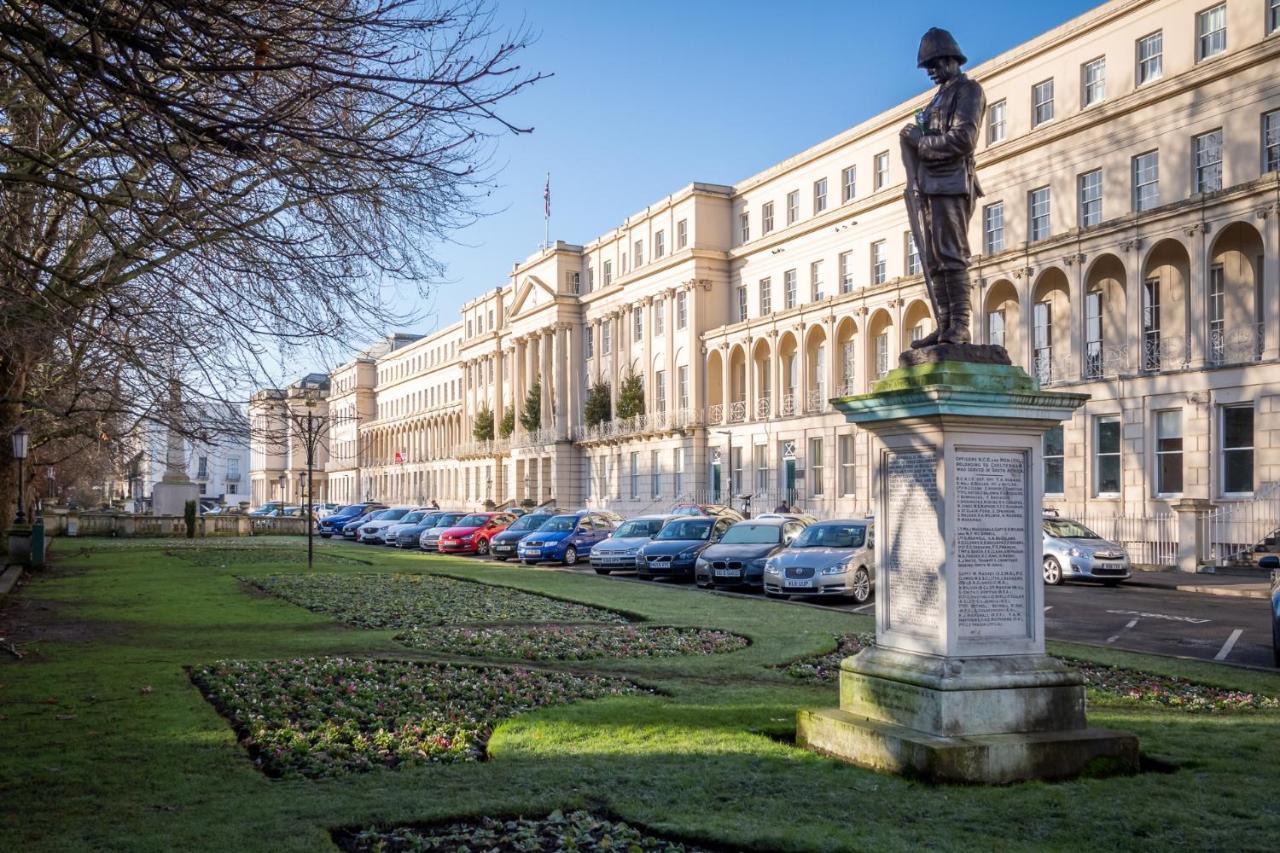 Elliot Oliver - Chic 2 Bedroom Town Centre Apartment Cheltenham Exteriör bild